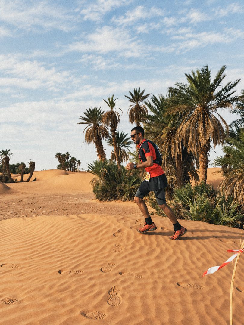 Corredor de trail en un oasis-2